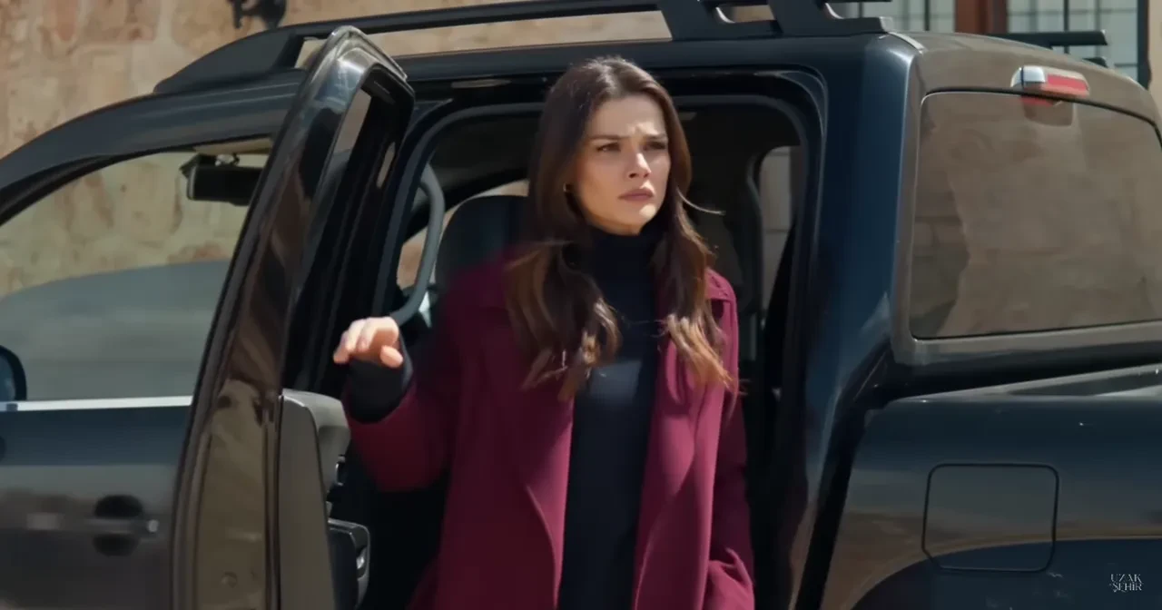 Uzak Şehir dizisinde bomba iddia: Sinem Ünsal diziden ayrılıyor mu? Uzak Şehir'e Meryem'in gelmesiyle başroller değişiyor mu?