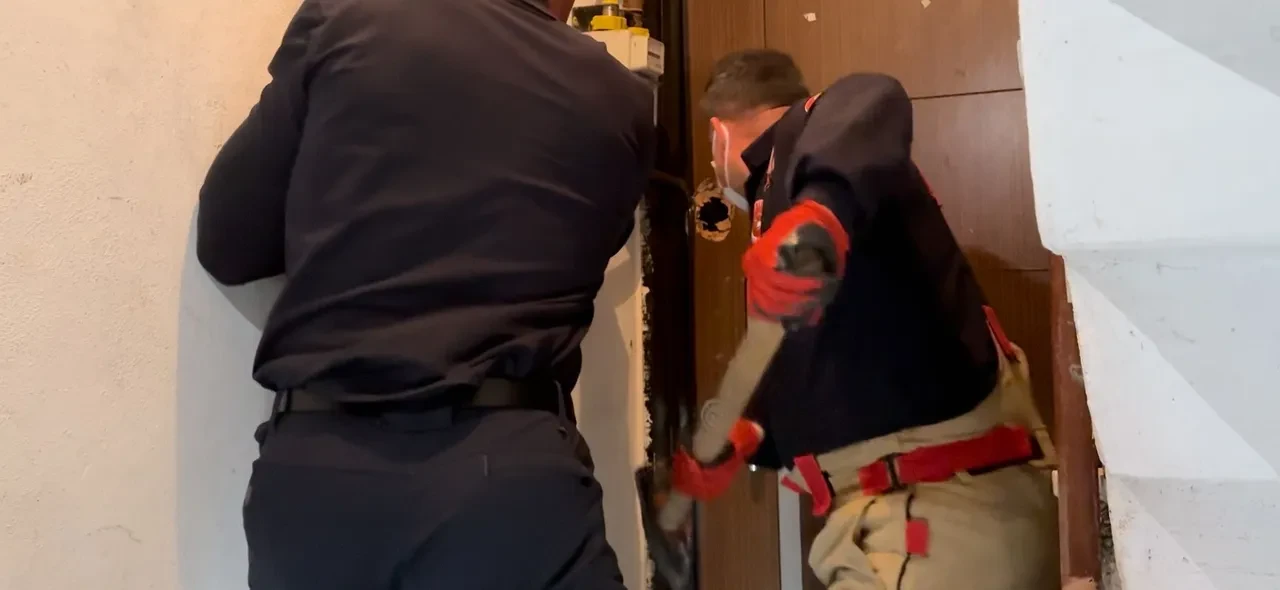 Acı gerçek apartmana yayılan kökü kokuyla ortaya çıktı! 67 yaşındaki adam ölü bulundu