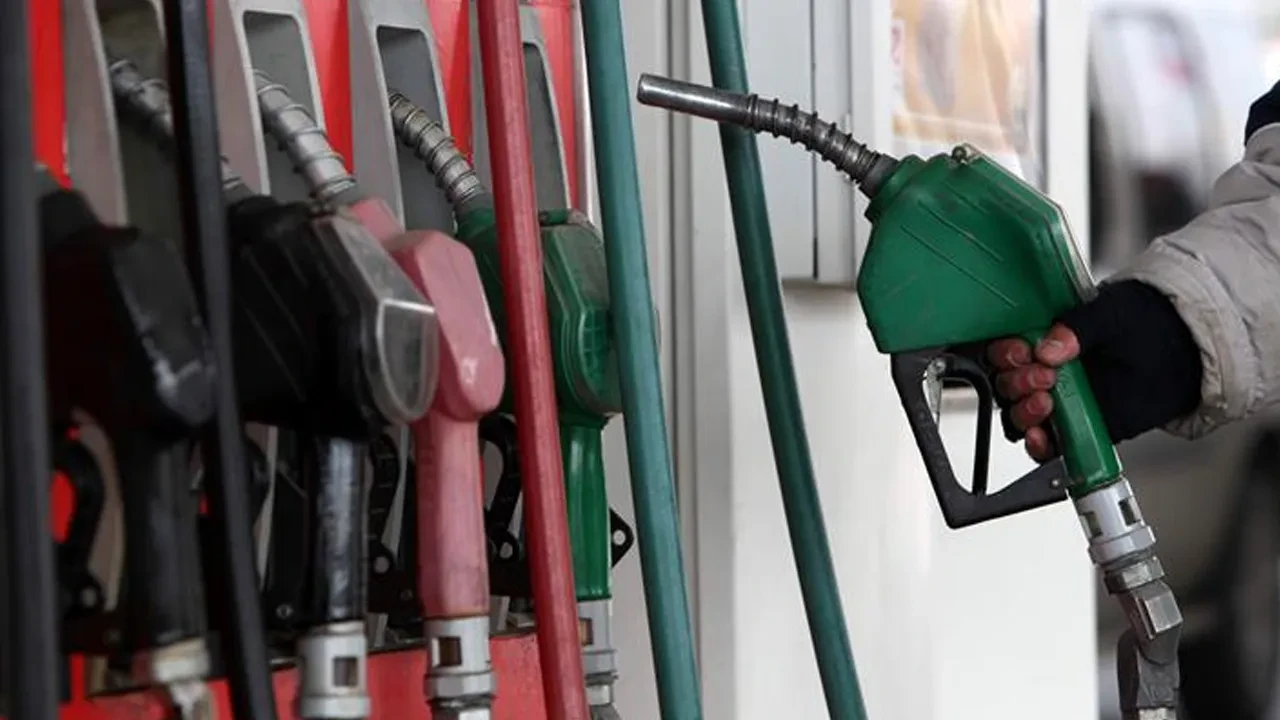 Akaryakıta dev indirim! Benzin ve motorin fiyatları değişiyor