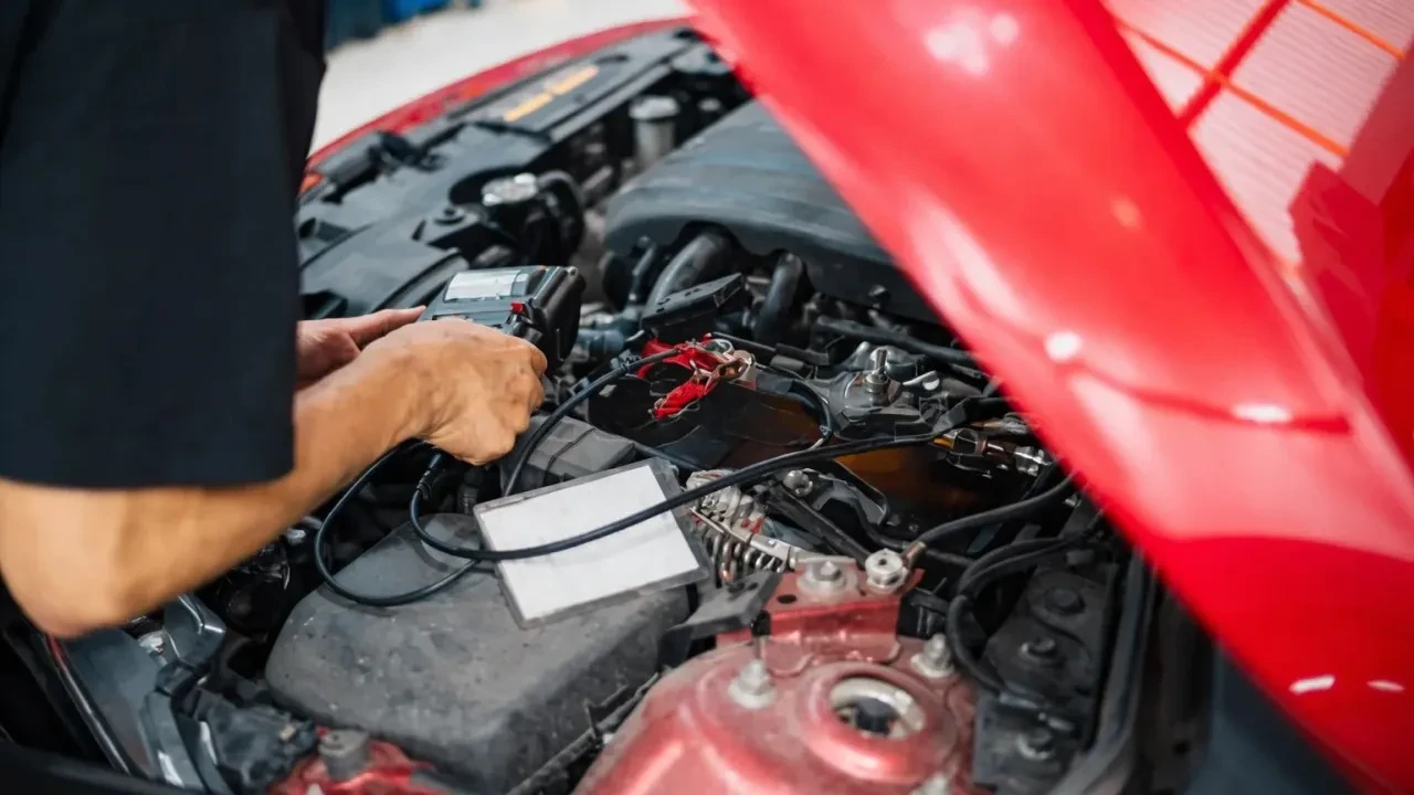 Aracınıza sakın eklemeyin! Milyonluk motoru anında hurdaya çeviren 3 tehlikeli sıvı belirlendi