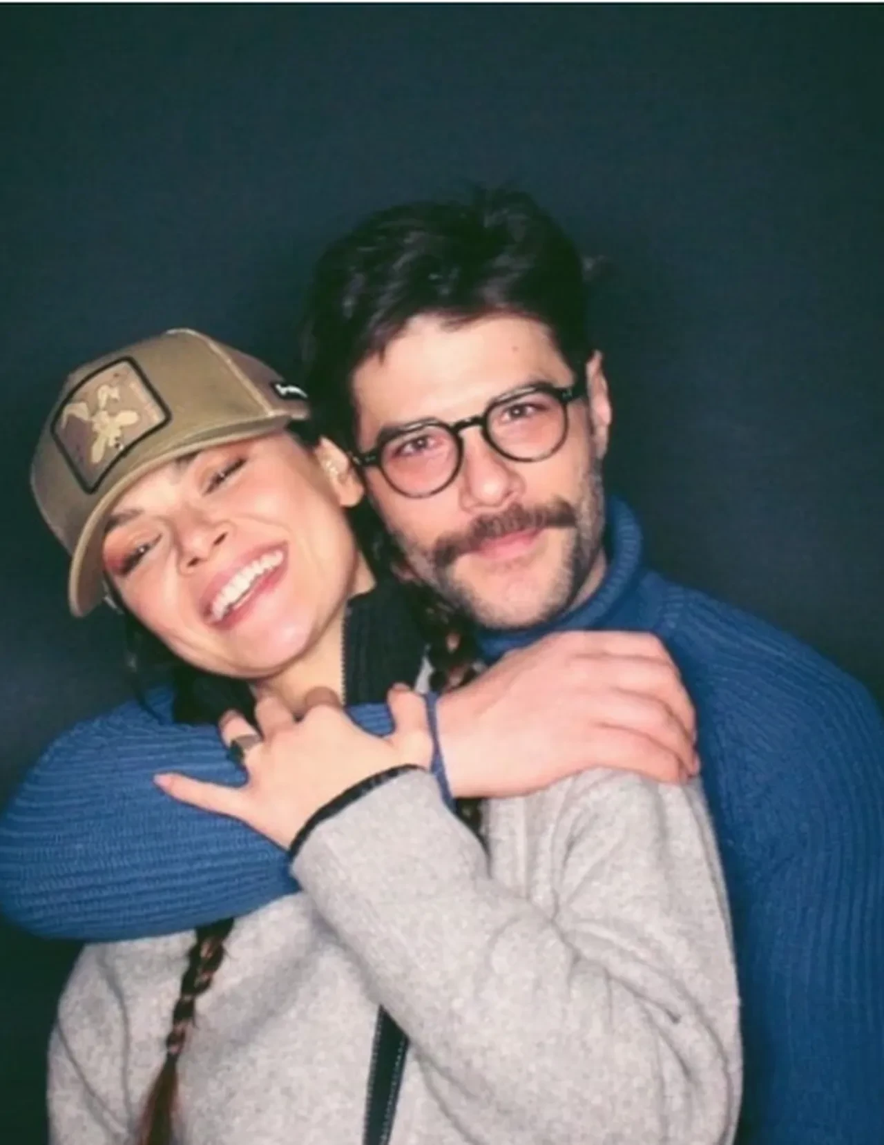 Berk Cankat'tan hakkında gözaltı kararı verilen Sinem Ünsal'a destek