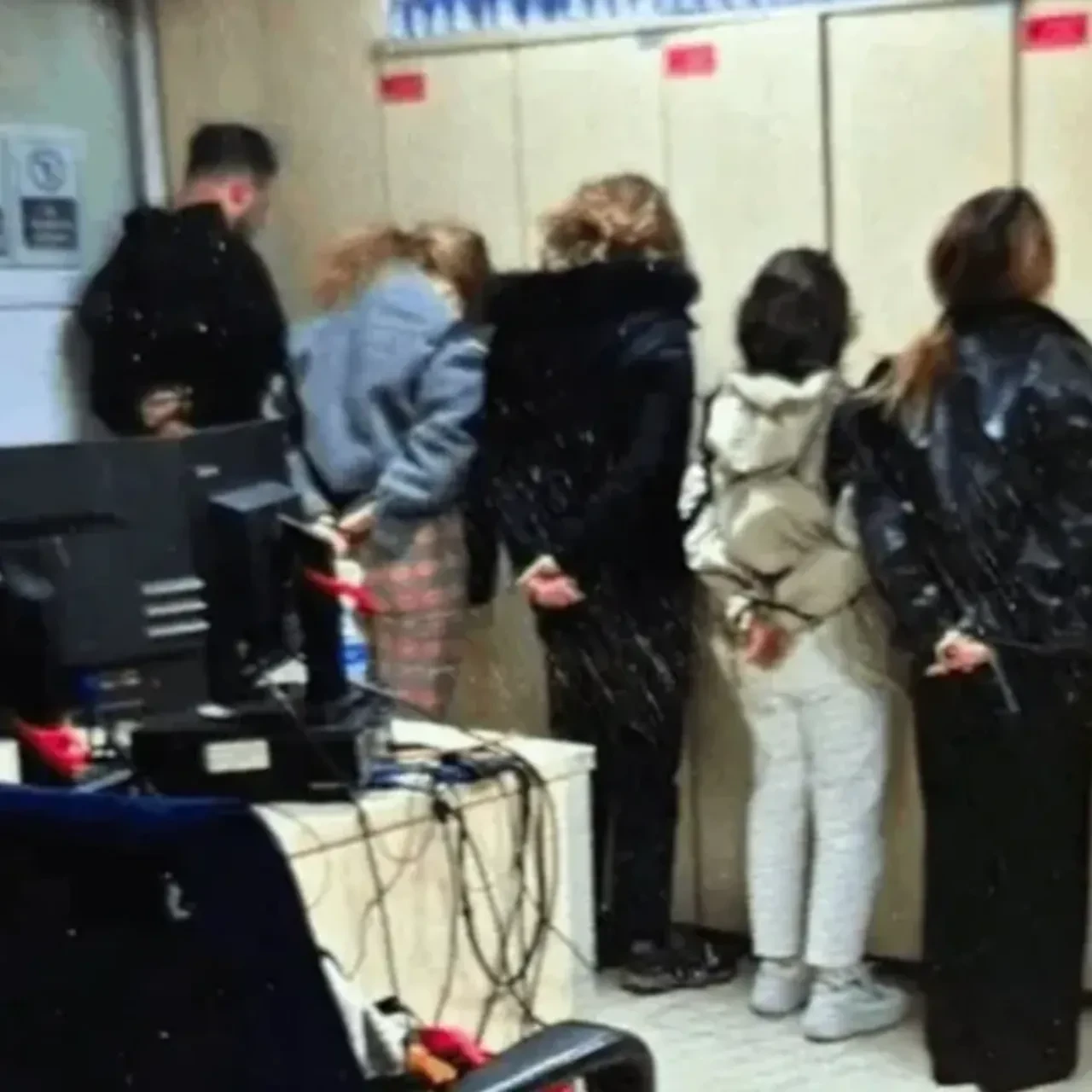 Beşiktaş'ta polislerle dalga geçen şahıslarla ilgili yeni gelişme! 