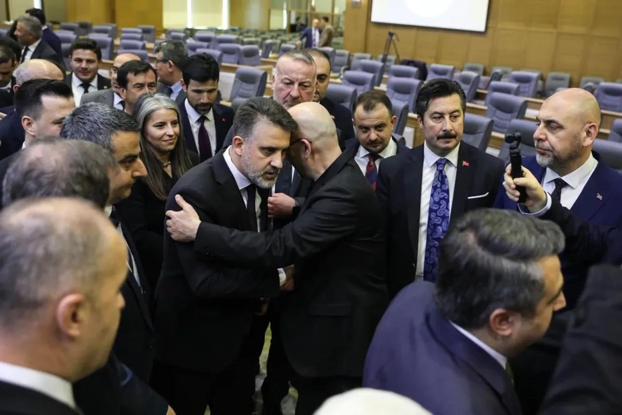 Bursa Büyükşehir Belediyesi AK Parti'ye geçti! Seçimi 61 oyla Şahin Biba kazandı