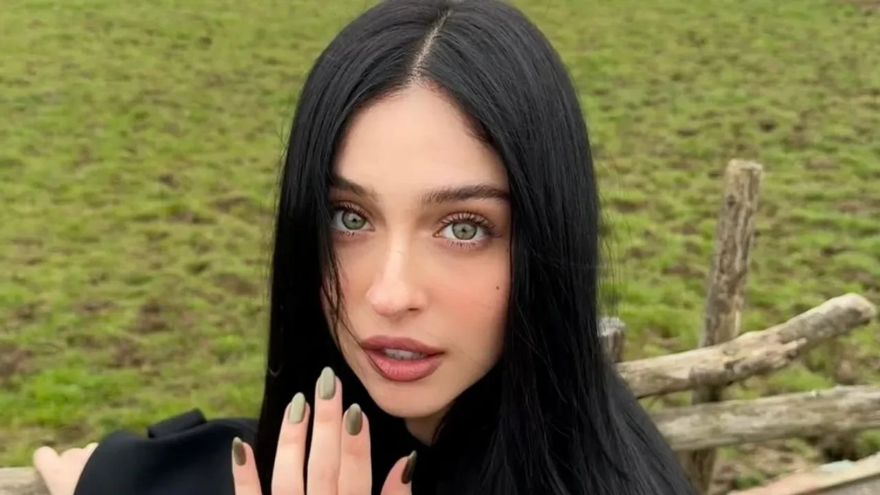 Cemre Baysel ve Cem Bölükbaşı ayrıldı mı? Tüm paylaşımlar silindi