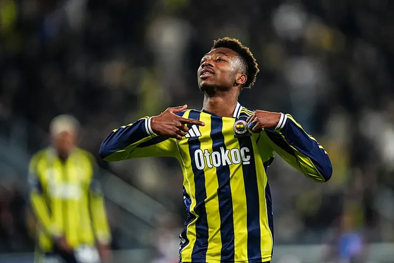 Fenerbahçe'nin yıldızı için dünya devleri sıraya girdi! Yönetim bonservis bedelini belirledi: İstenen rakam dudak uçuklattı