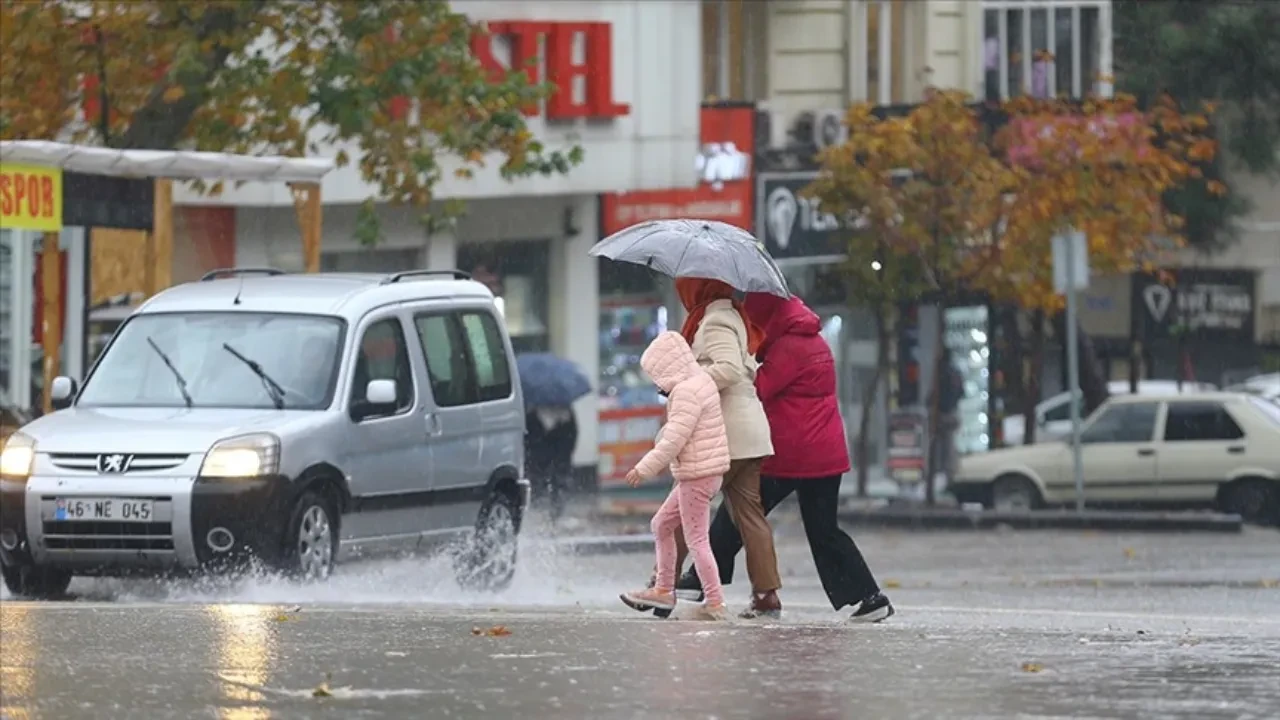 Hatay'da eğitime kuvvetli yağış arası: Antakya'da okullar tatil
