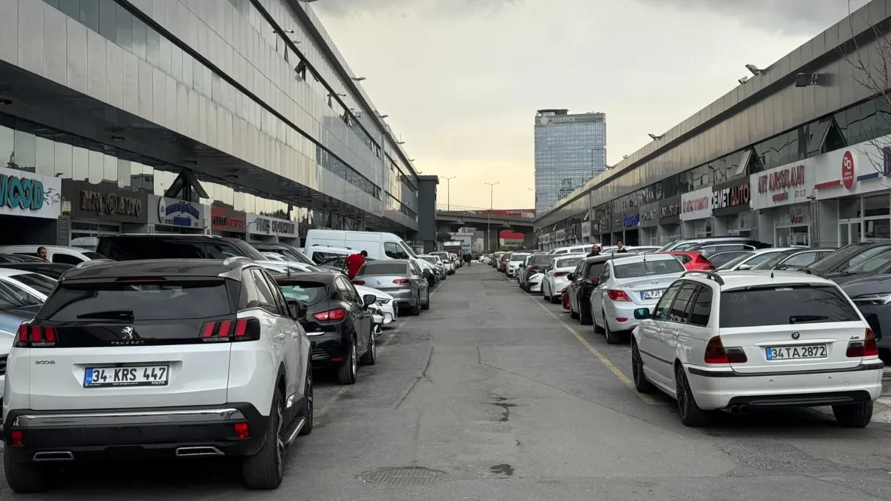 İkinci el otomobile Hürmüz Boğazı darbesi: Telefon bile çalmıyor