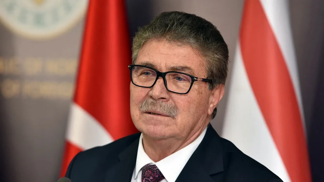 KKTC Başbakanı Üstel: Rum kesiminin politikaları yüzünden Kıbrıs bir 'savaş adasına' dönüştü