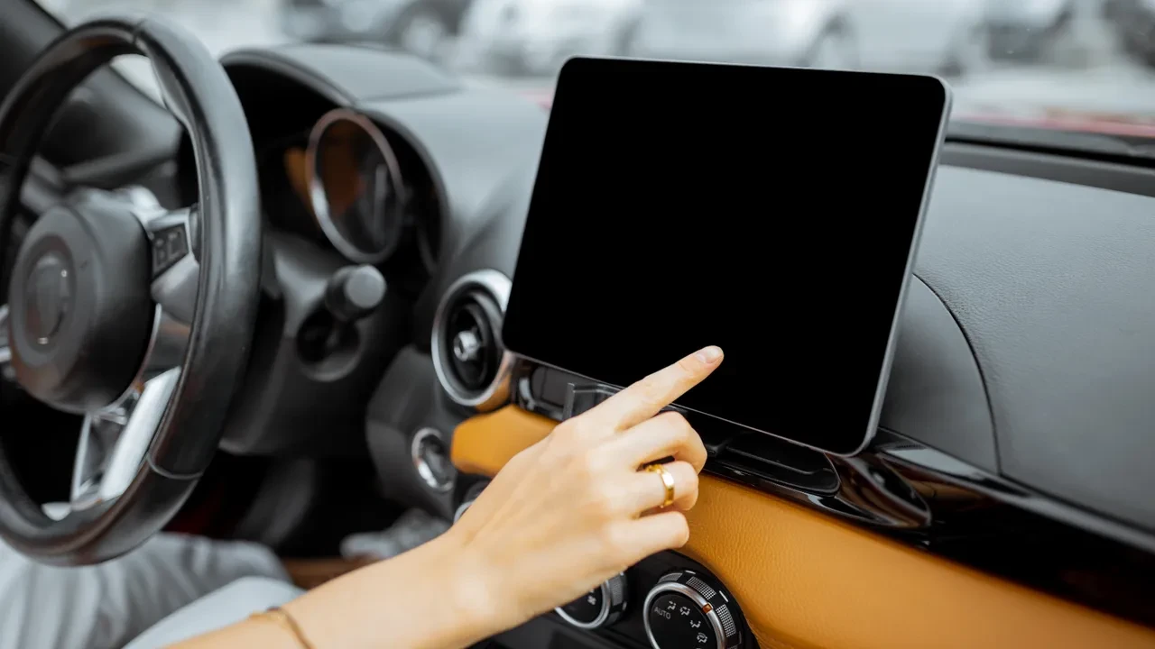 Trafik Kanunu güncelleniyor; multimedya ekranı, ses sistemleri, APP plaka düzenlemede