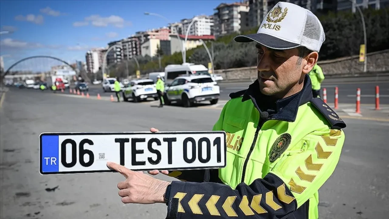 Trafik Kanunu güncelleniyor; multimedya ekranı, ses sistemleri, APP plaka düzenlemede