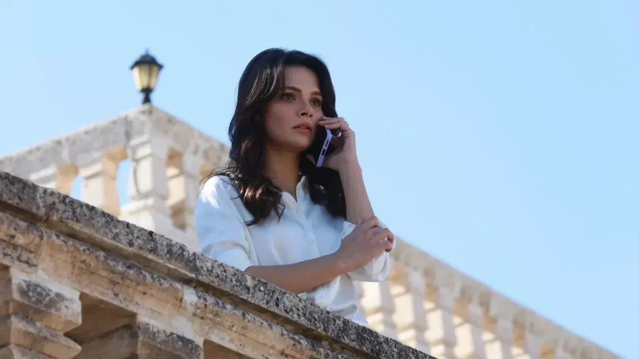 Sinem Ünsal Uzak Şehir dizisinden çıkarılacak mı? Uzak Şehir Alya ayrılıyor mu?