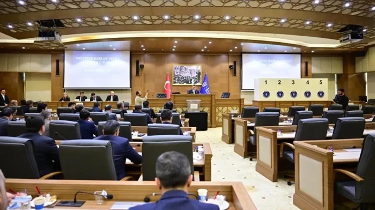 Vekili Şahin Biba nereli kaç yaşında? Bursa Büyükşehir Belediyesi AK Parti'ye geçti