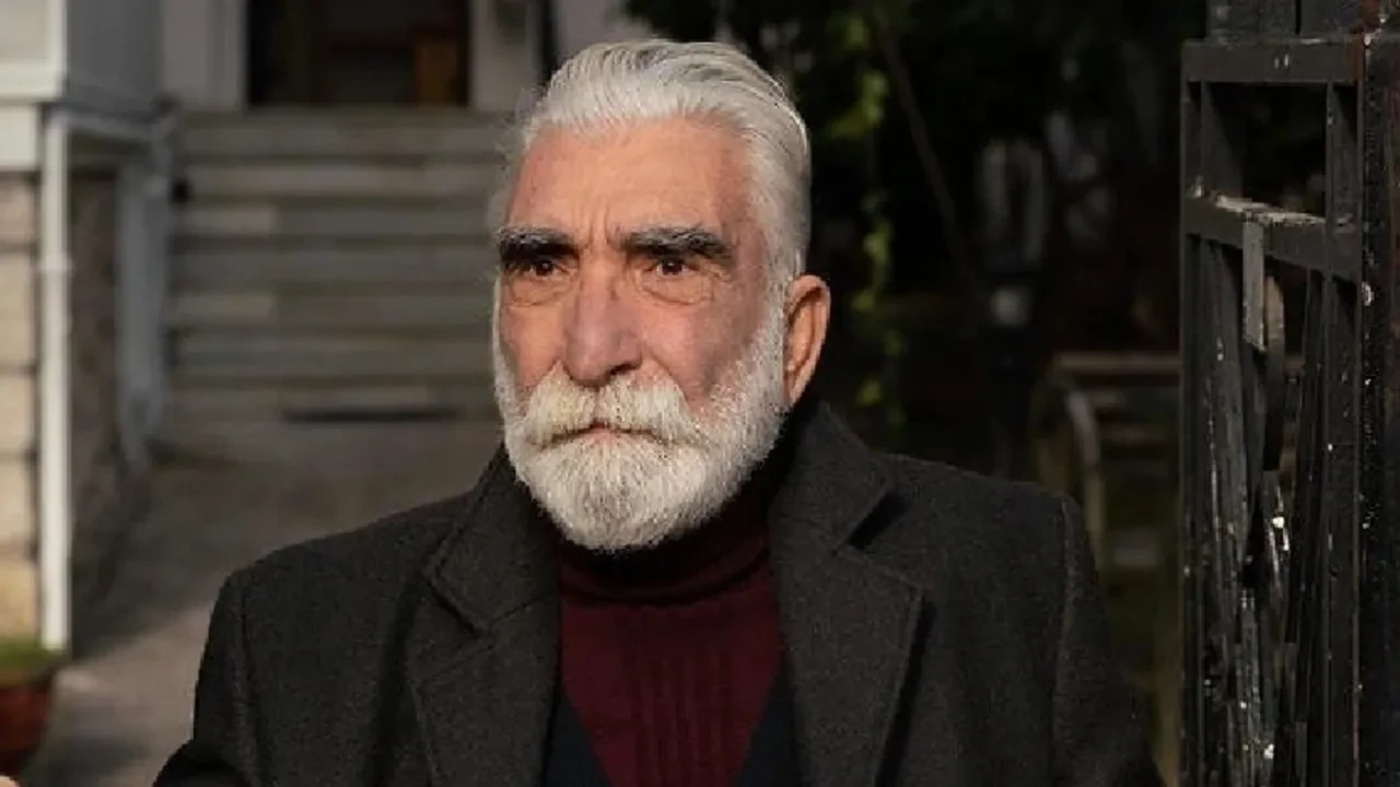 Akasya Durağı’nın Osman Ağa’sı Cezmi Baskın dizi sorularını pas geçti! O anlar sosyal medyada gündem oldu