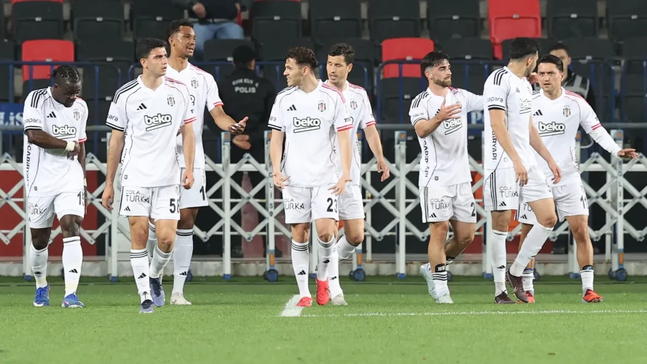 /spor/canli-mac-anlatimi-gaziantep-fk-ile-besiktas-karsi-karsiya-geliyor-3297755