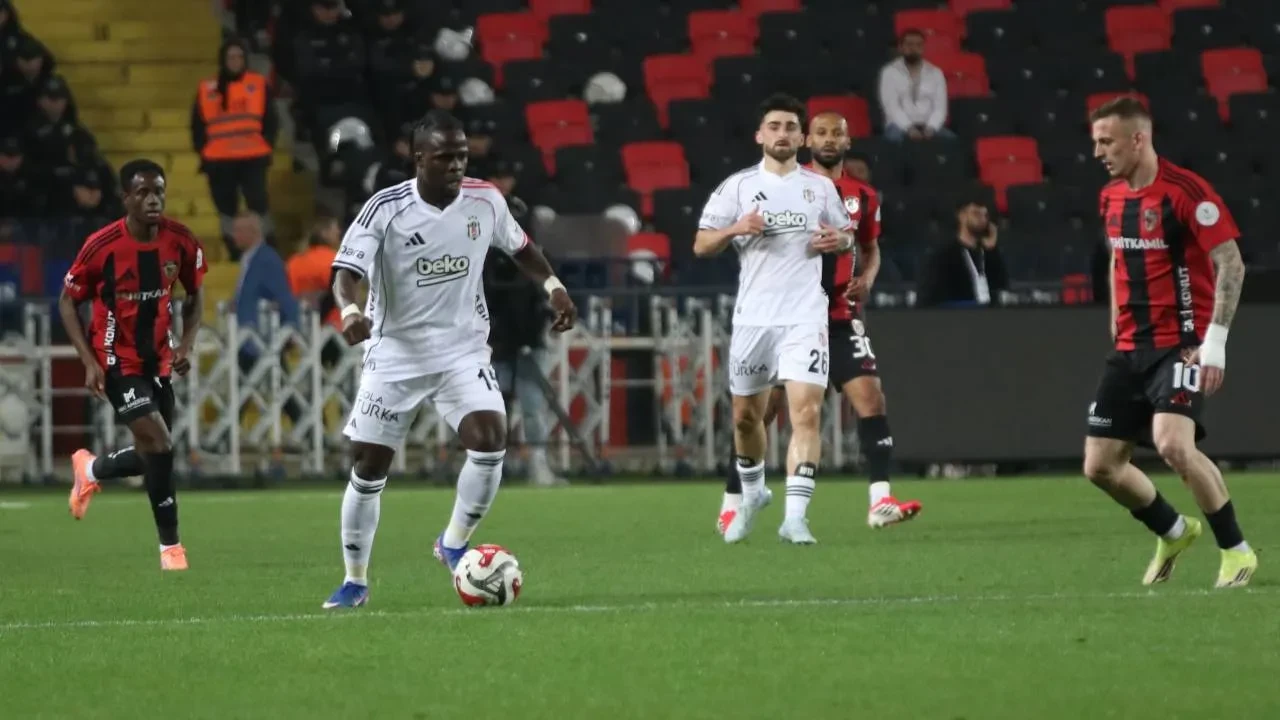 Beşiktaş, iki maç sonra 3 puanla tanıştı! Siyah-beyazlılar, Gaziantep FK'yi 2-0 yendi