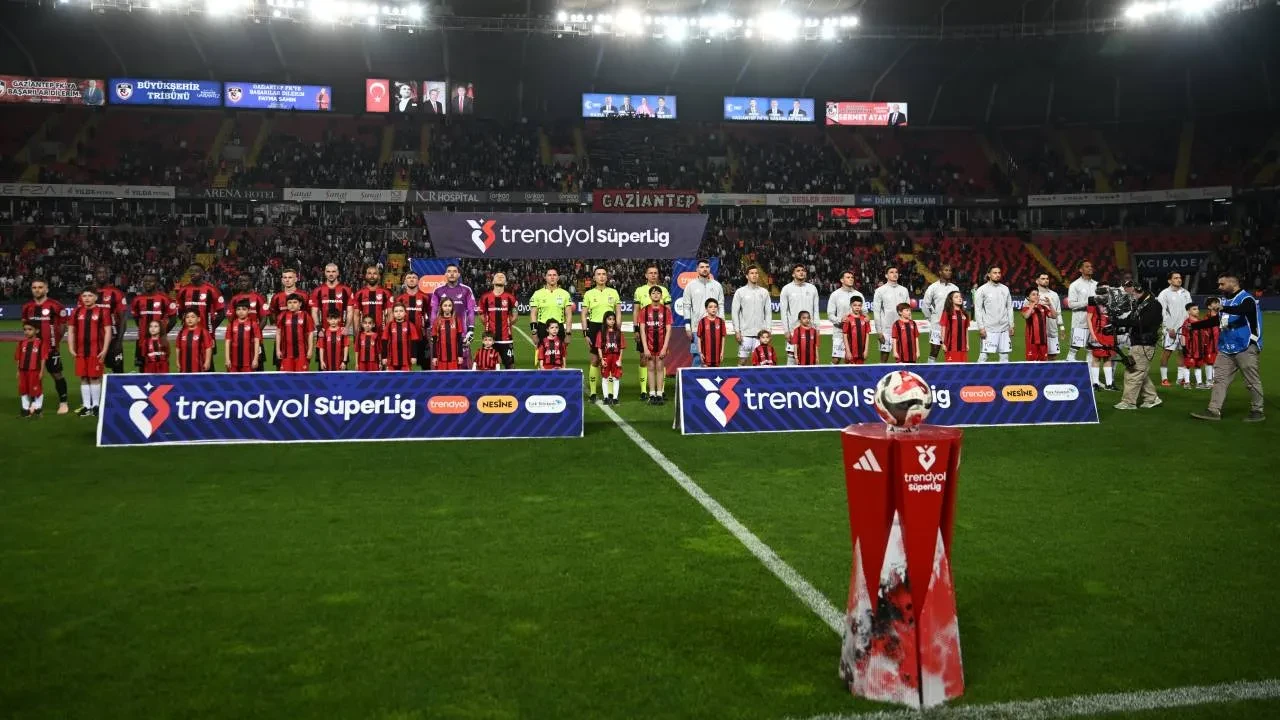 Beşiktaş'ta Rashica şoku! Apar topar ilk 11'den çıkarıldı