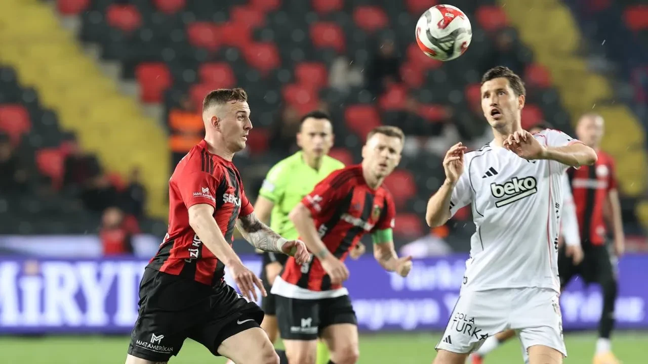Beşiktaş, iki maç sonra 3 puanla tanıştı! Siyah-beyazlılar, Gaziantep FK'yi 2-0 yendi