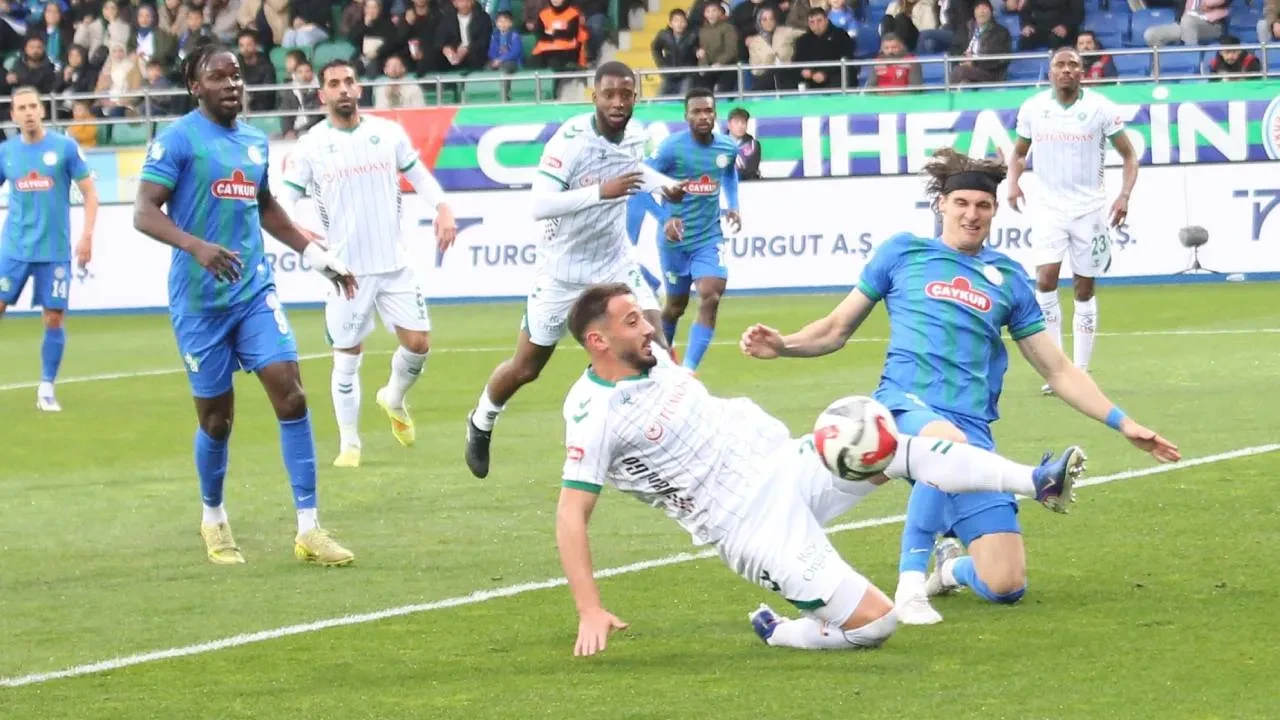 Çaykur Rizespor, Konyaspor'u mağlup etti! Karadeniz ekibinden 3-2'lik galibiyet