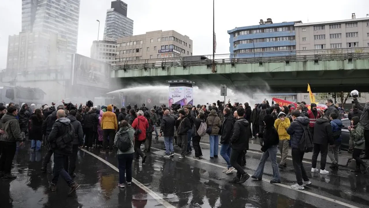 İstanbul'da izinsiz 1 Mayıs kutlamalarına polis müdahalesi: 366 kişi gözaltına alındı