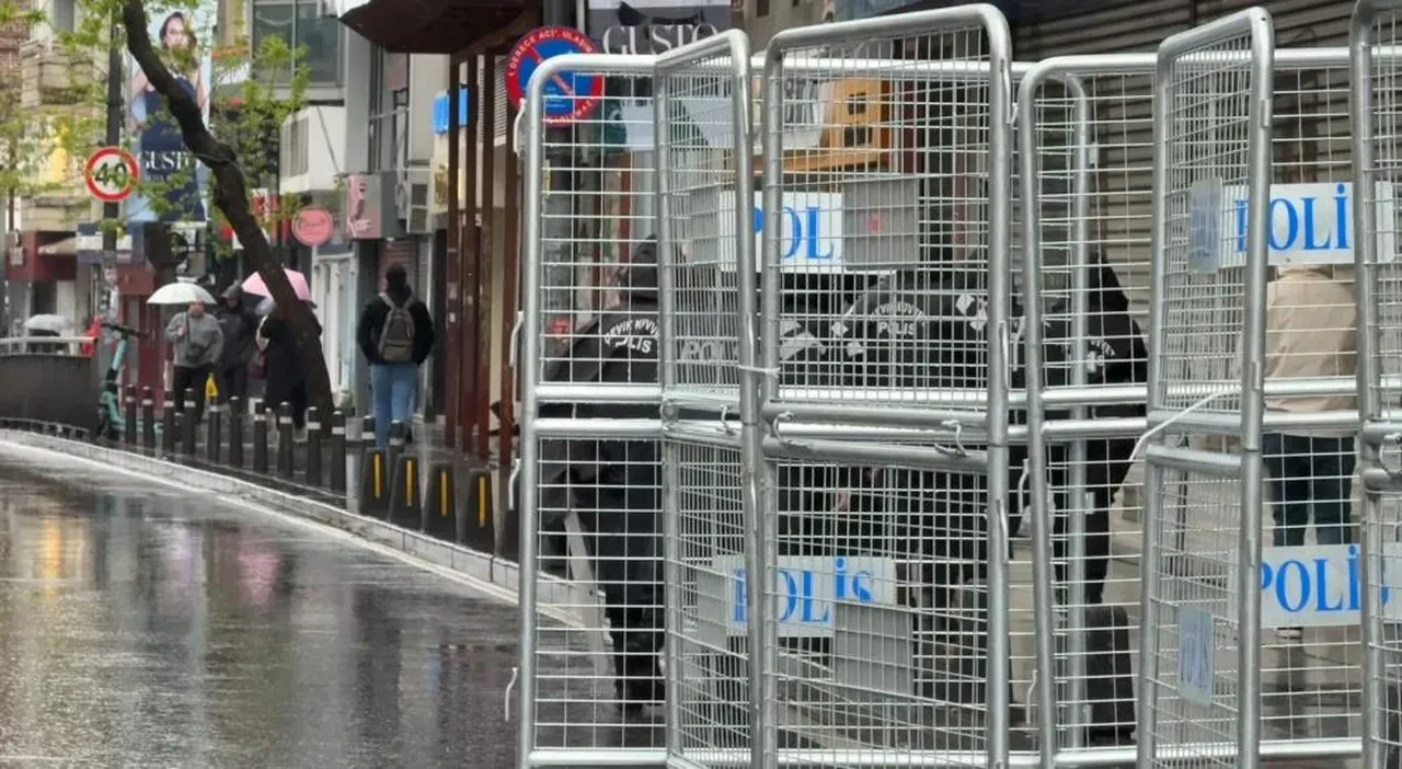 İstanbul'da izinsiz 1 Mayıs kutlamalarına polis müdahalesi: 575 kişi gözaltına alındı