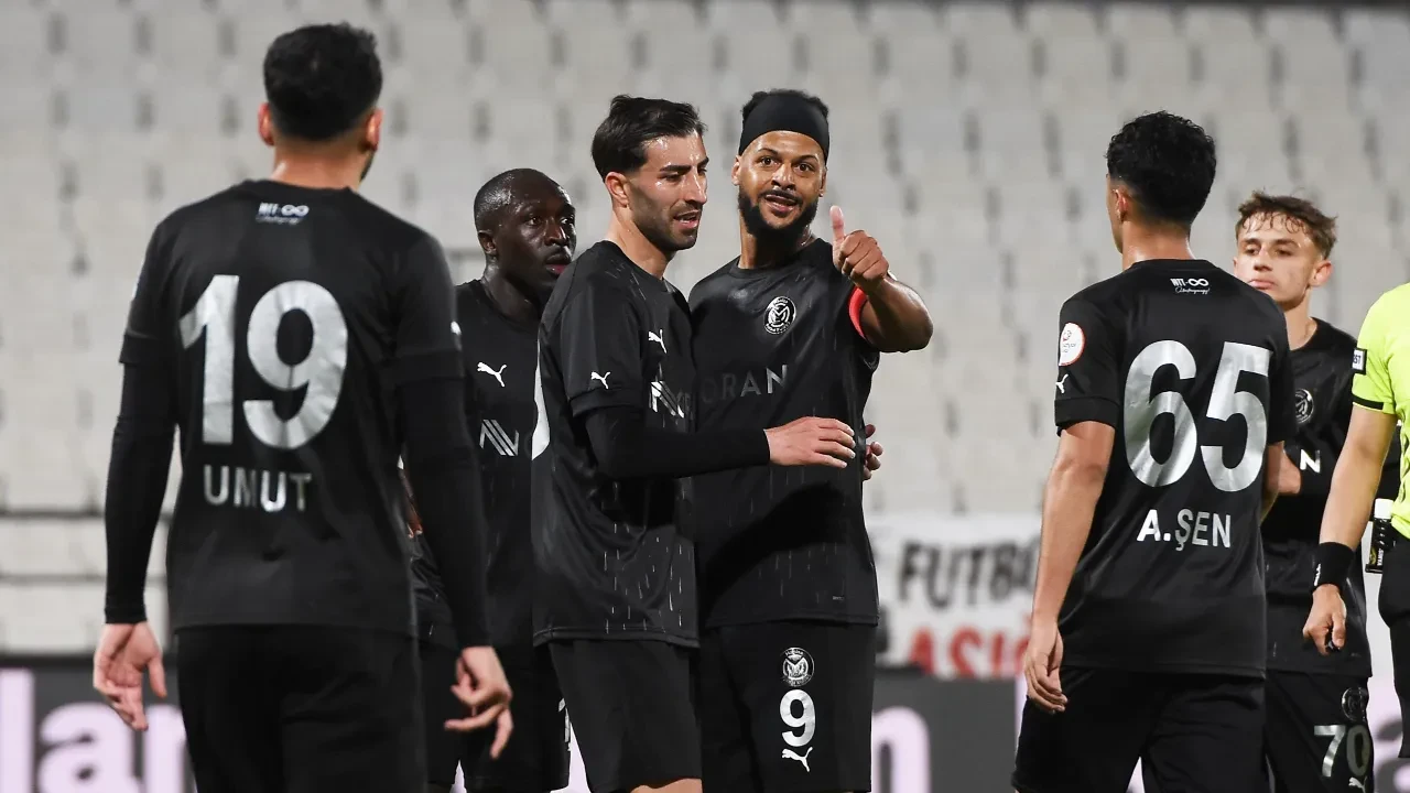 Manisa FK, Sakaryaspor'u 5-0'lık skorla yendi