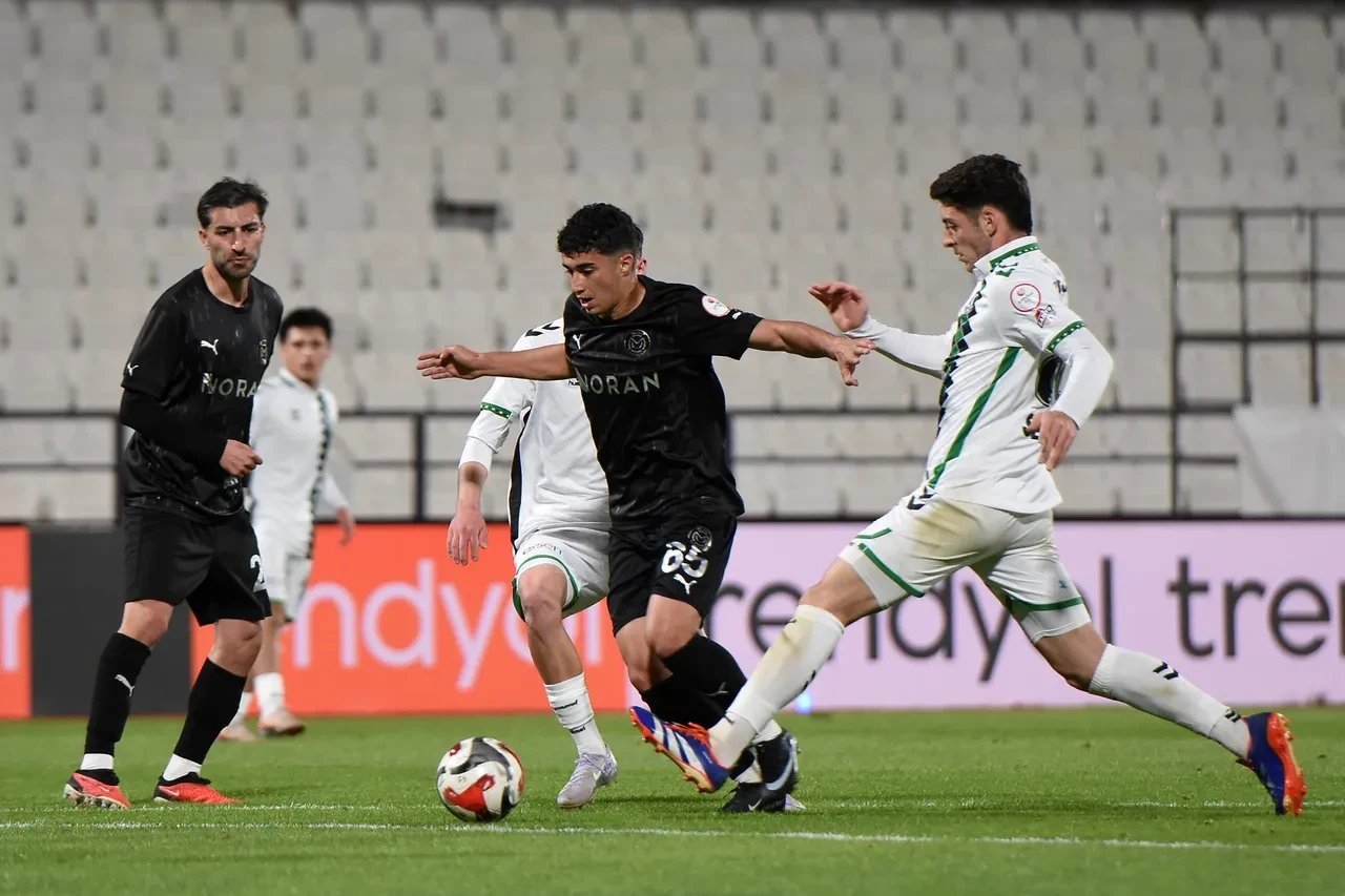 Manisa FK, Sakaryaspor'u 5-0'lık skorla yendi
