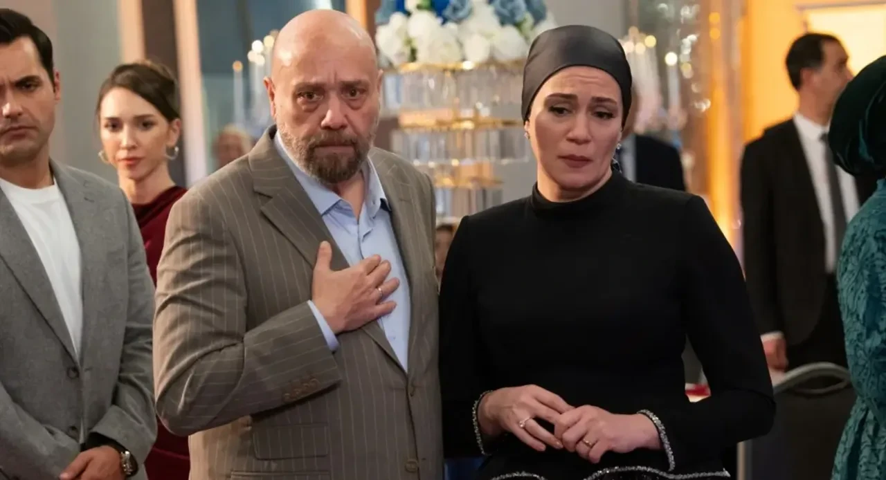 Özge Borak, Kızılcık Şerbeti dizisinden ayrılıyor mu? Kızılcık Şerbeti'nde Salkım ekranlara veda mı ediyor? 