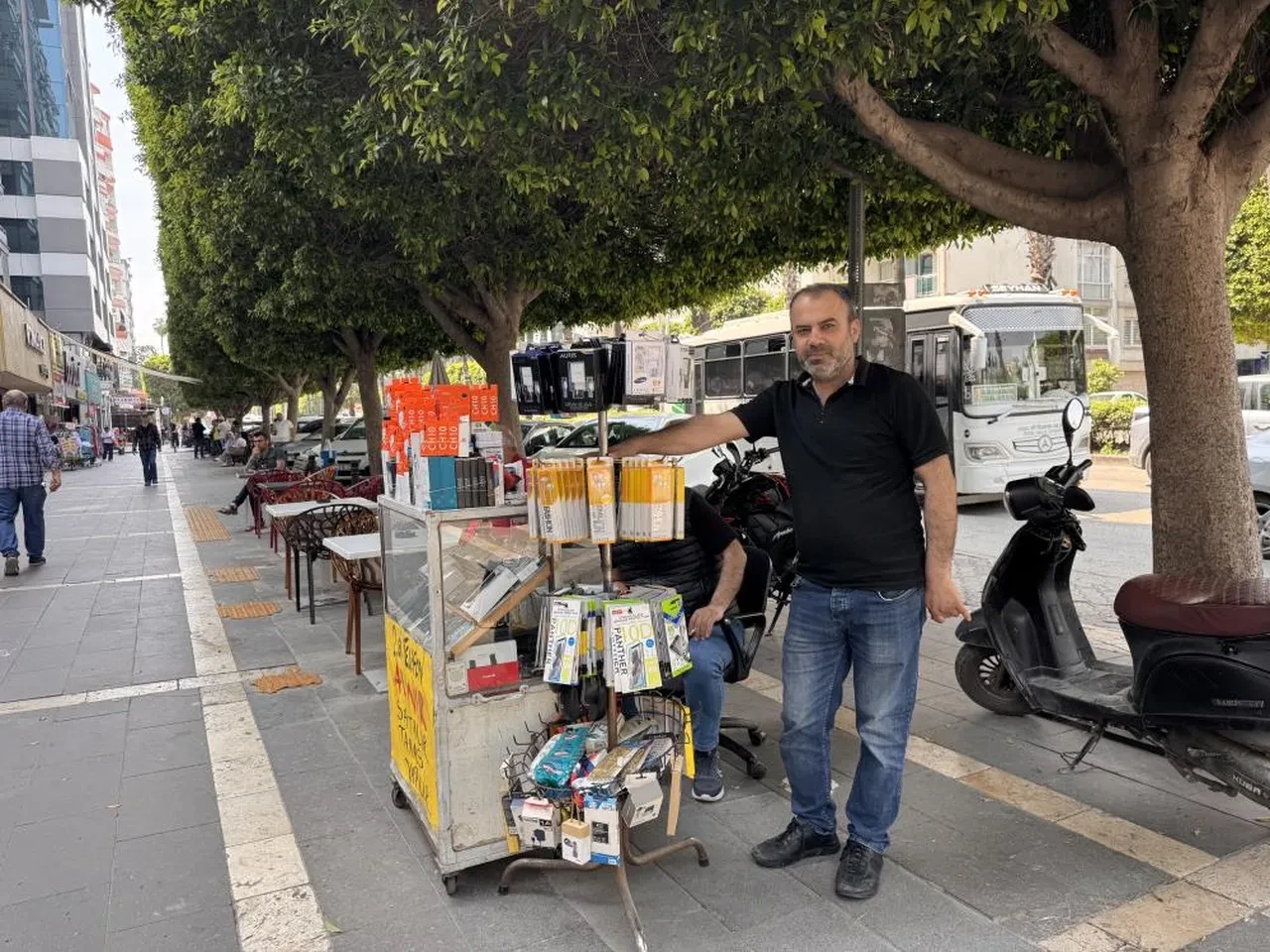 Seyyar satıcıdan çarpıcı 1 Mayıs sözleri: "İşçi bayramında en çok işçiler çalışıyor"