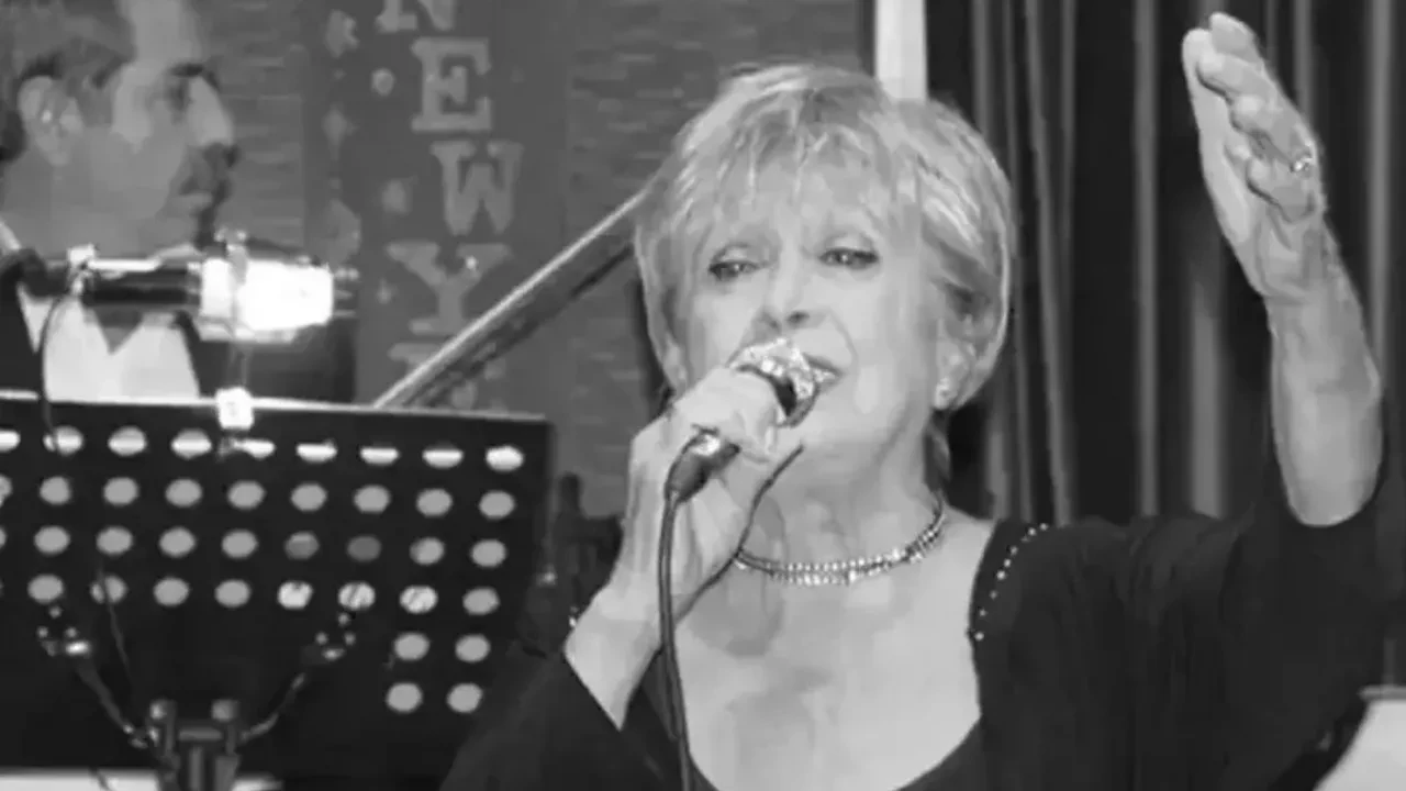 Tülay Özer kimdir? Tülay Özer evli mi, kaç çocuğu var? Hangi şarkılar Tülay Özer’e ait?