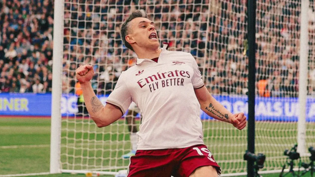 Arsenal üst üste 3. kez kazandı! Topçular şampiyonluk için geri sayıma geçti