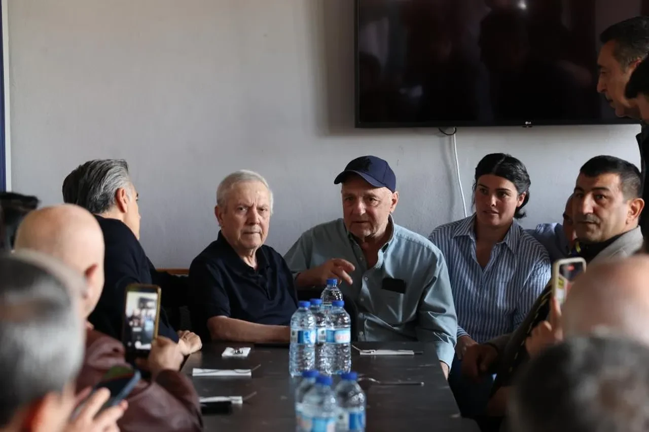 Aziz Yıldırım şampiyonlarla bir araya geldi