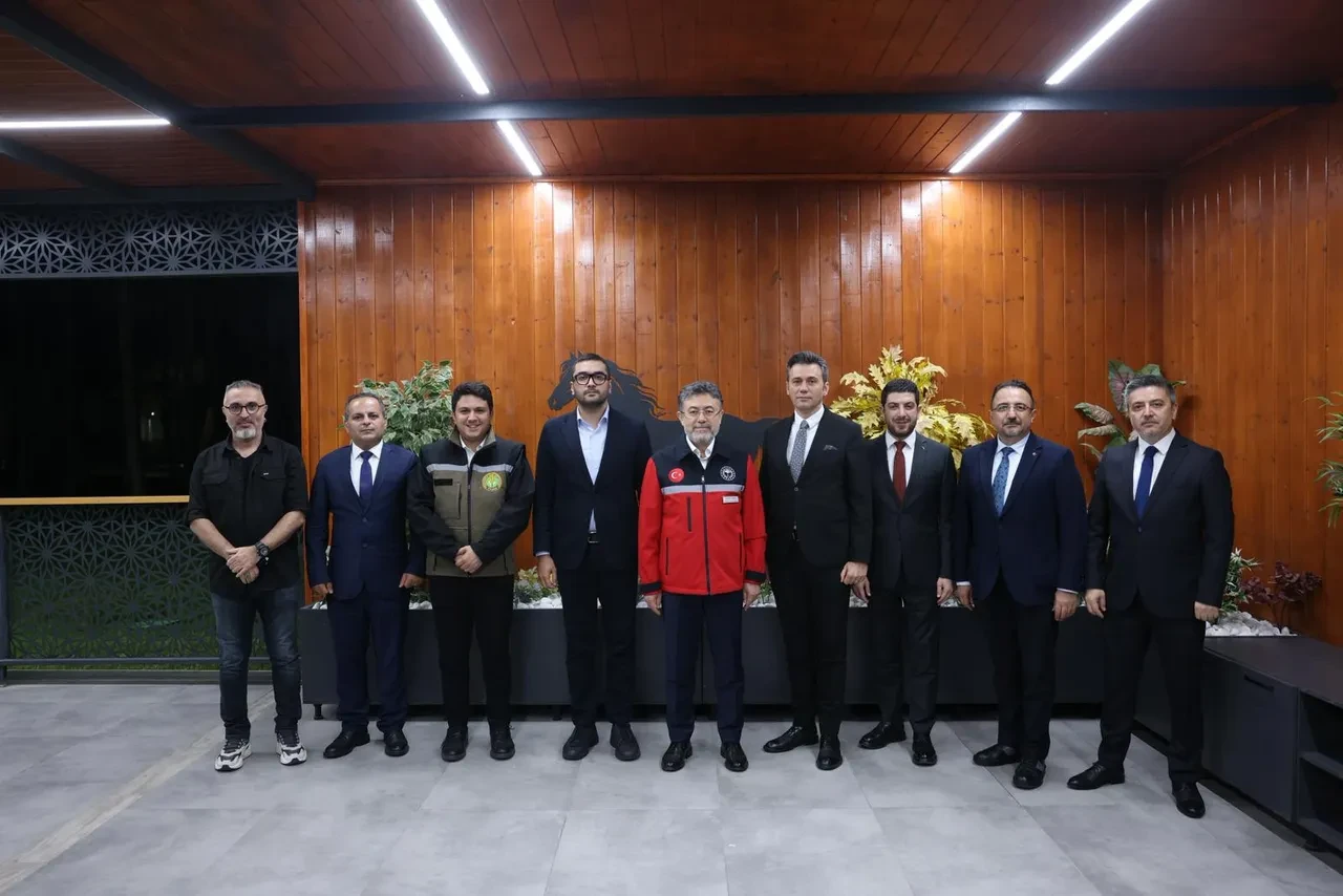 Bakan Yumaklı'dan yapay et açıklaması! Çok net konuştu: Türkiye’ye giremez