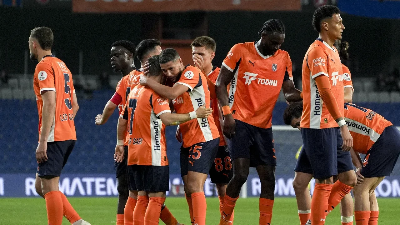 Başakşehir, Samsunspor'u 3 golle geçti! Samsunspor'un 4 maçlık galibiyet serisi sona erdi