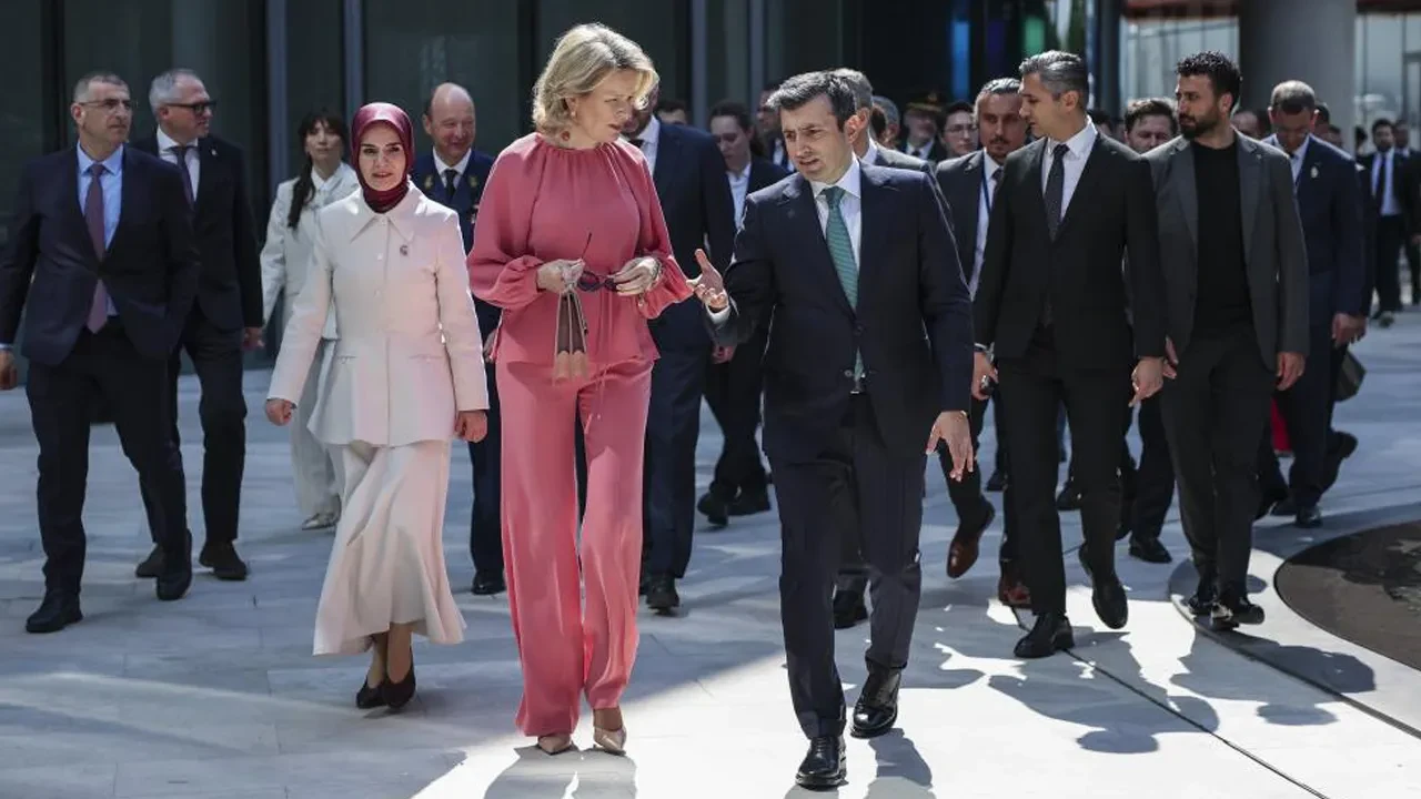 Belçika Kraliçesi Mathilde Baykar'ı ziyaret etti! Selçuk Bayraktar'ın uyarısı dikkat çekti: Ulusların rekabeti güvenlik krizini derinleştirebilir