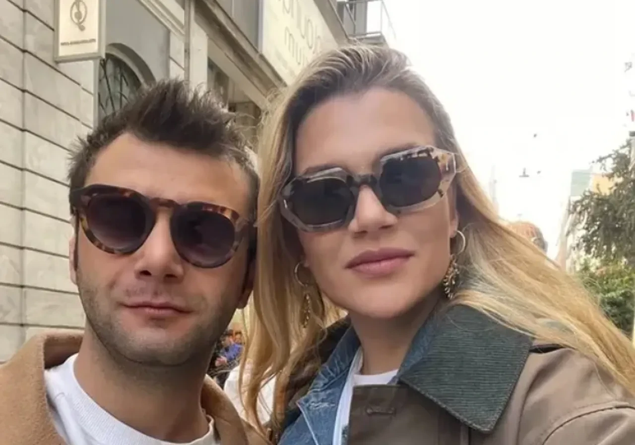 Derya Şensoy ile Yağız Can Konyalı yüzükleri taktı! Derya Baykal'ın kızının en mutlu günü: Poz poz nişan kareleri paylaşıldı