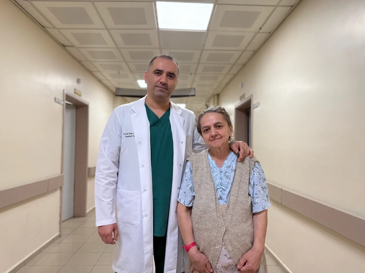 Kabızlık sandı karnı burnuna geldi! Tam 22 kilo çıkarıldı: Üçüz gebelik boyutunda hatta daha büyüktü