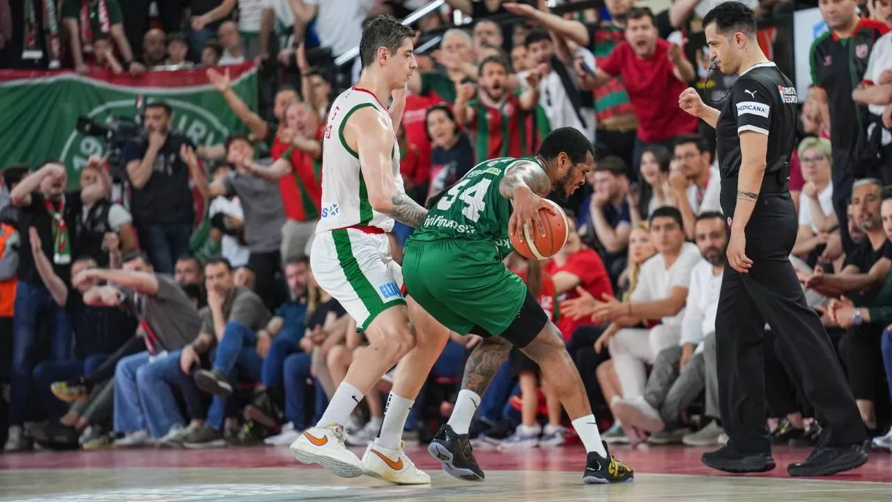 Karşıyaka'da "son saniye" mucizesi! İzmir ekibi Basketbol Süper Ligi'ne tutundu