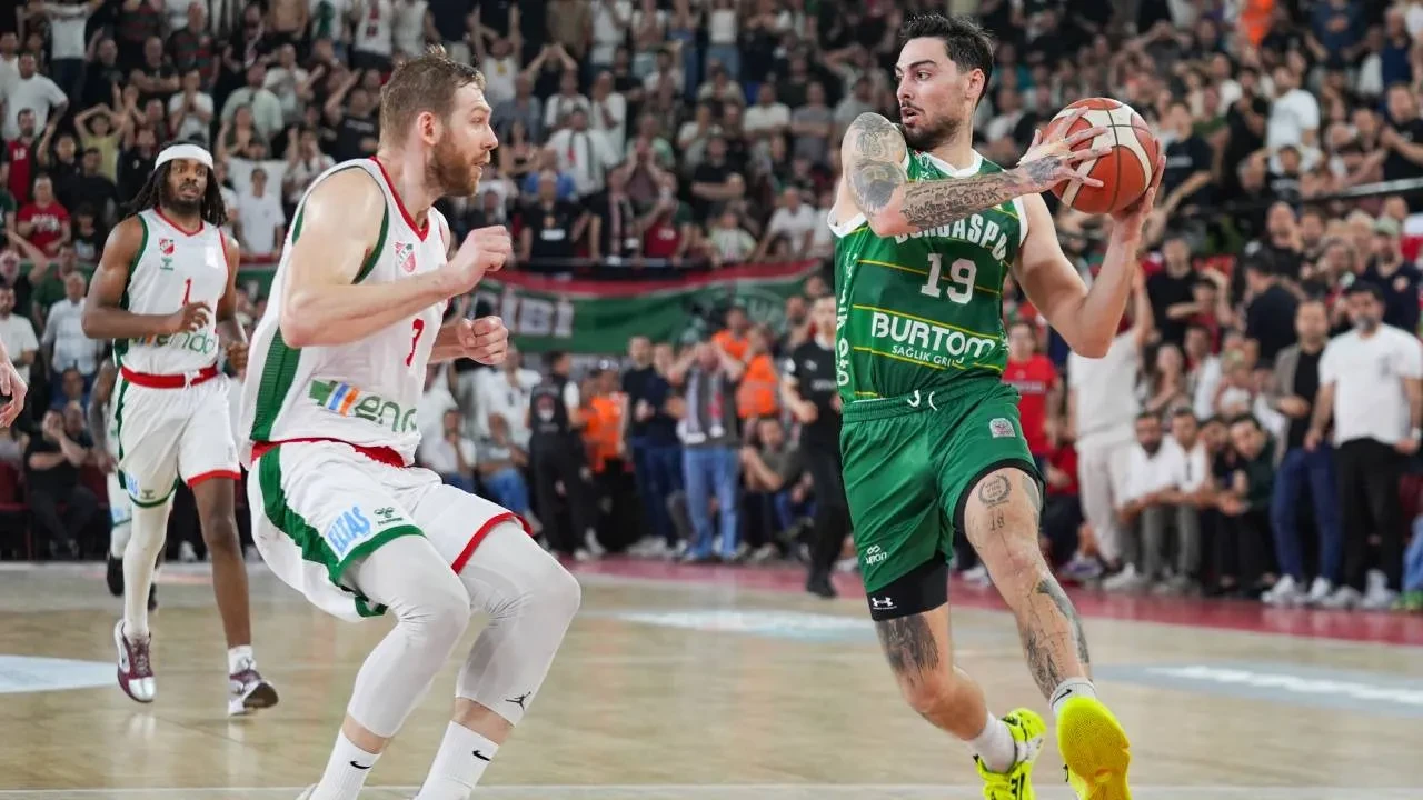 Karşıyaka'da "son saniye" mucizesi! İzmir ekibi Basketbol Süper Ligi'ne tutundu