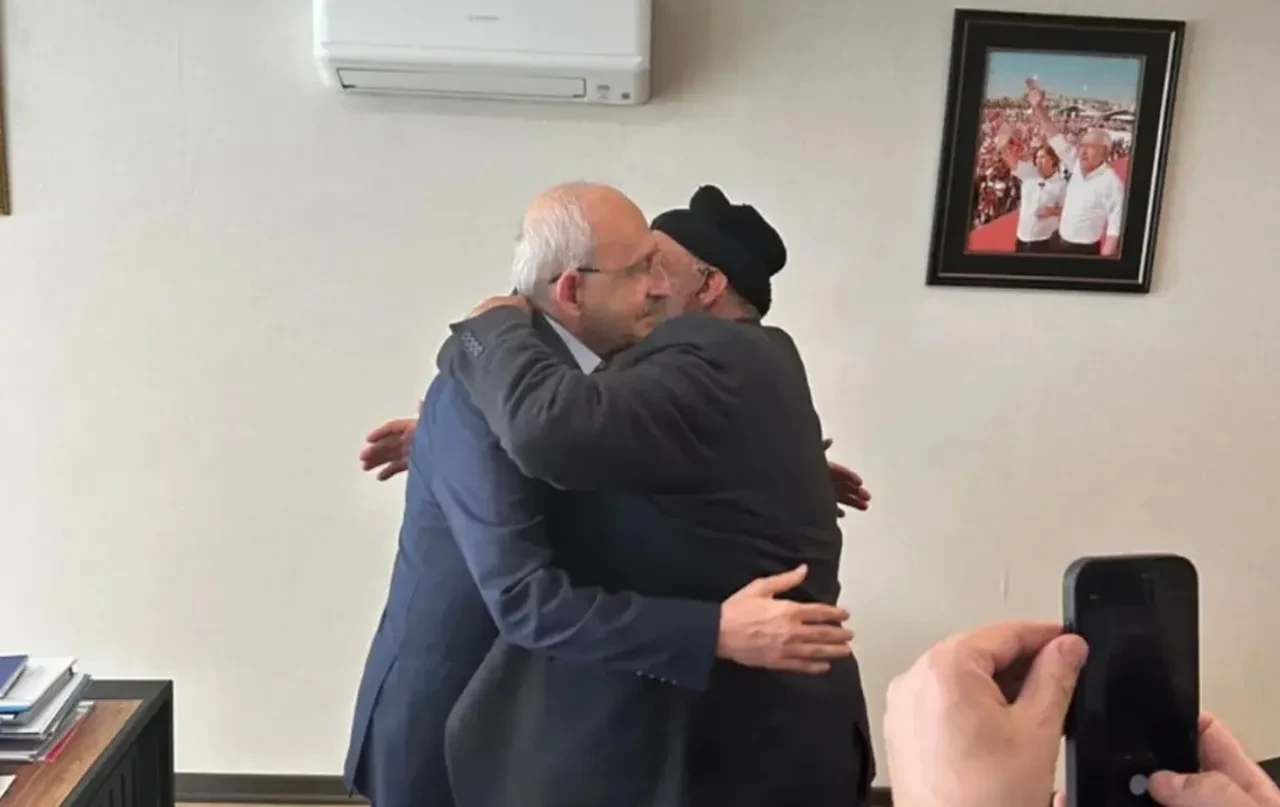 Kemal Kılıçdaroğlu'na yumruk atmıştı! Yıllar sonra bir araya geldiler: Özür diledi, helallik istedi