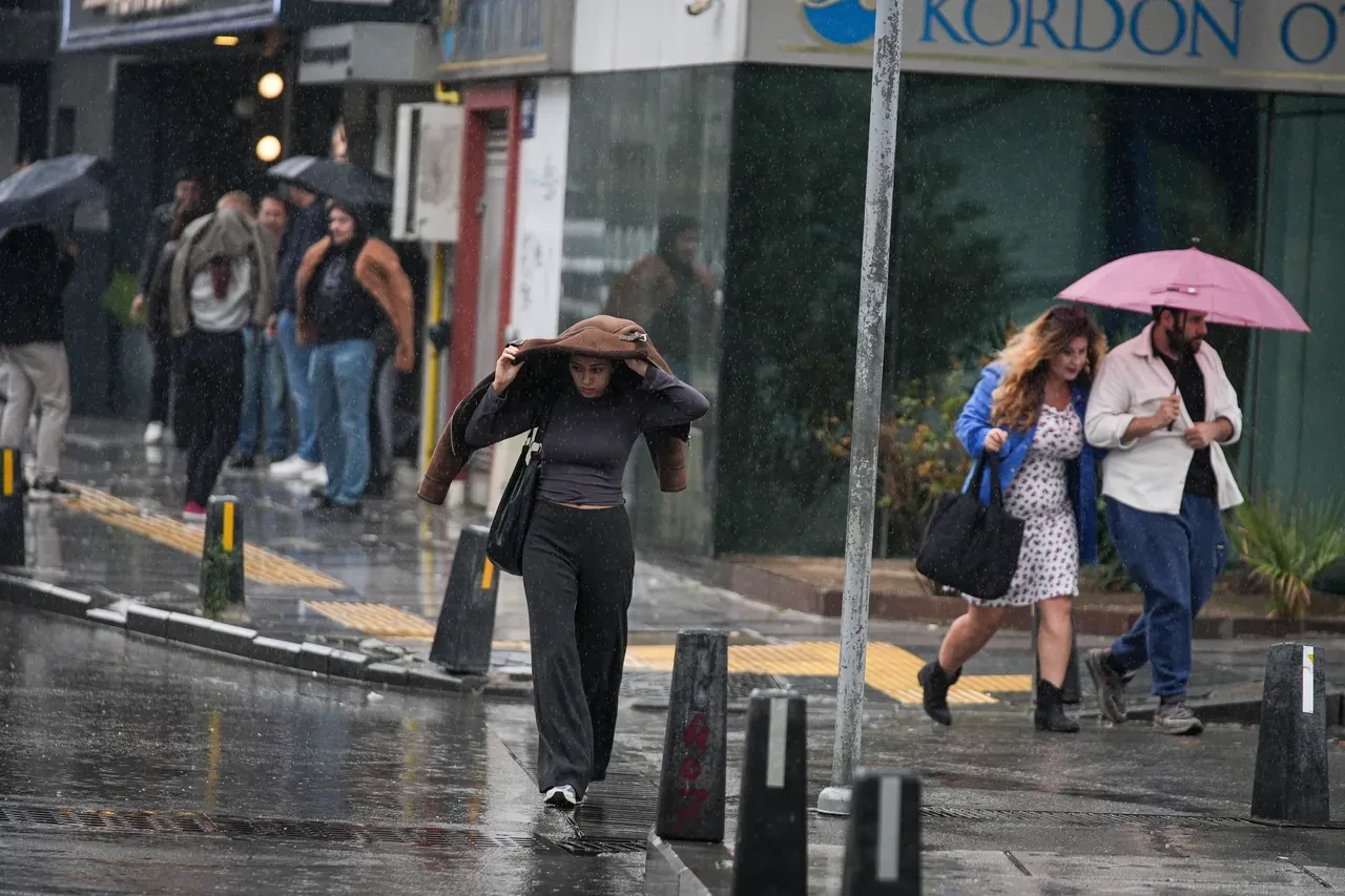 Meteoroloji il il uyardı: Kuvvetli sağanak geliyor