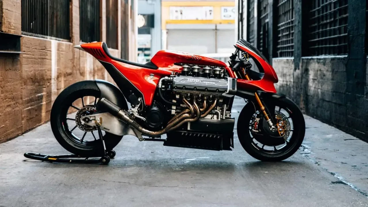 Motosiklet değil adeta bir canavar! Ferrari V8 motorlu şaheserin fiyatı dudak uçuklattı
