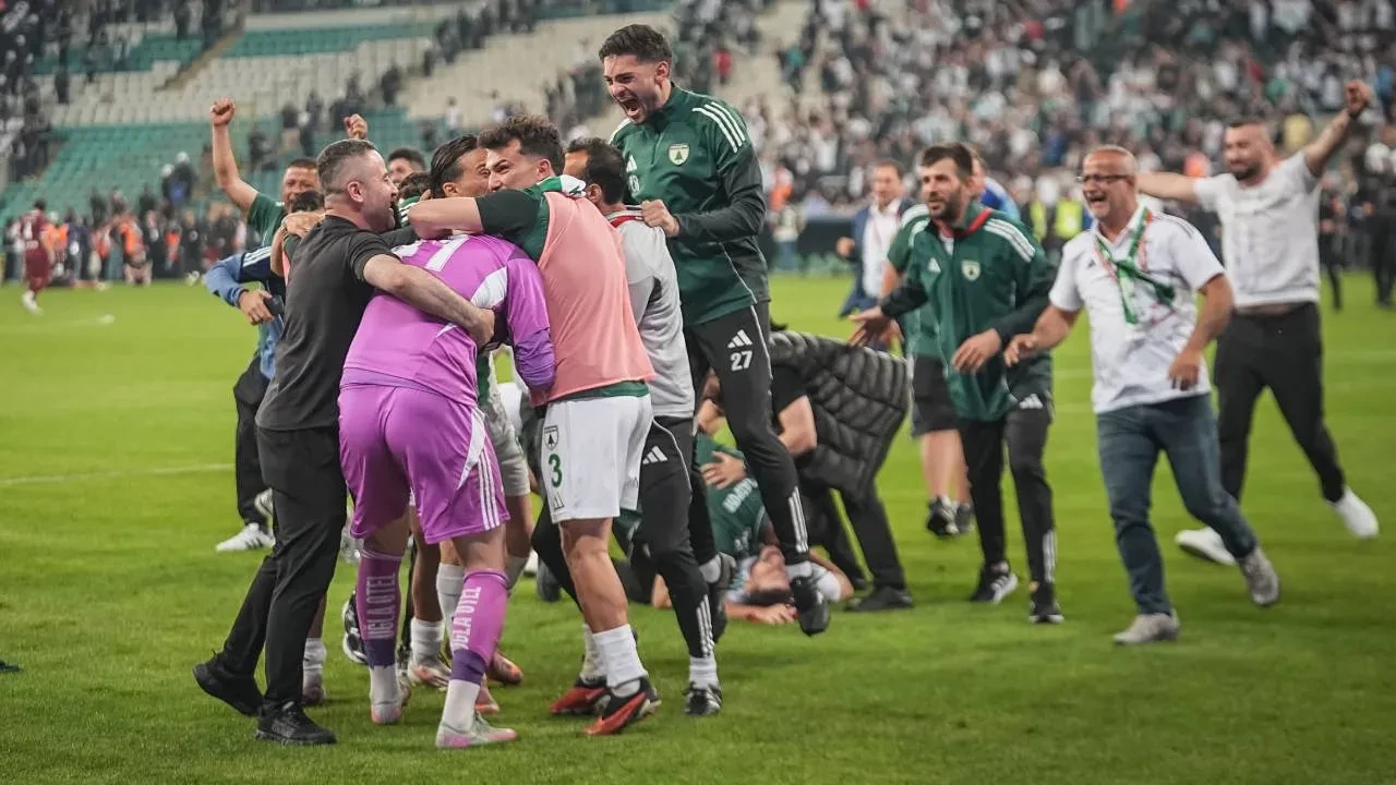 Muğlaspor 1. Lig'e yükseldi! Muğla temsilcisi, Elazığspor'u penaltılarda mağlup etti