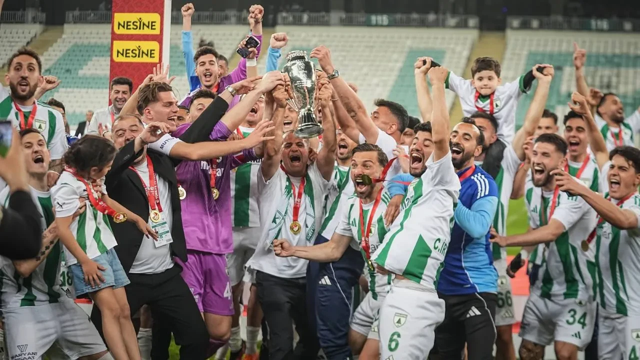 Muğlaspor 1. Lig'e yükseldi! Muğla temsilcisi, Elazığspor'u penaltılarda mağlup etti