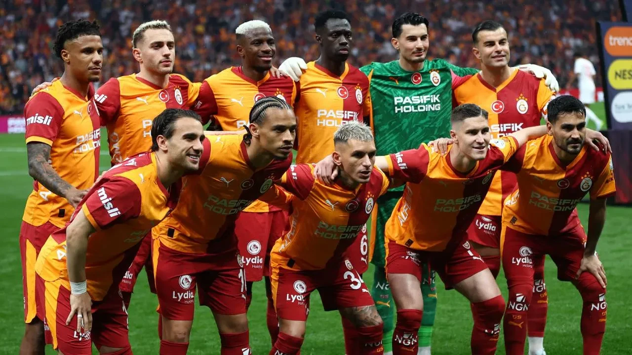 Okan Buruk geleneği sürdürdü! Türk teknik direktörlerin şampiyonluk serisi 19'a çıktı