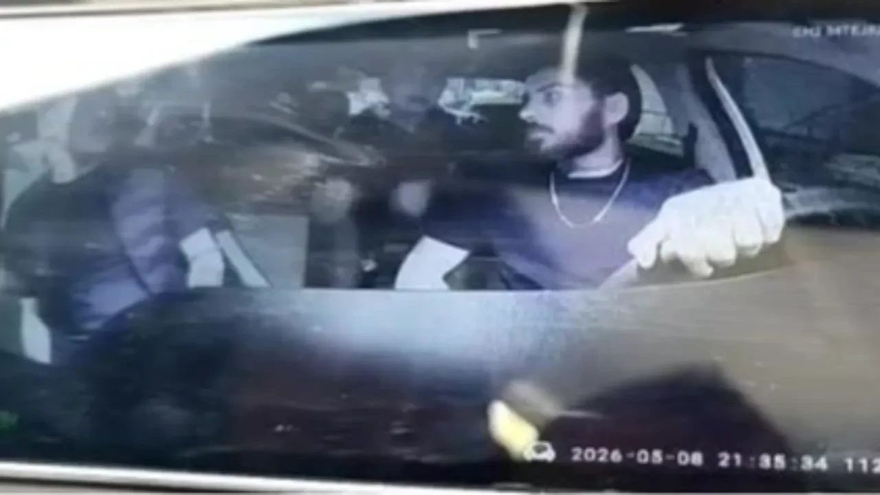 Önce darp sonra gasp! Taksideki dehşet kamerada