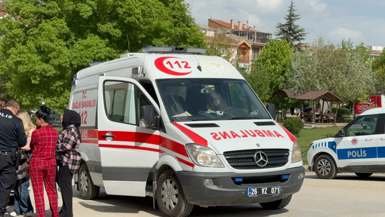 Parkta "erkek arkadaş" kavgası: 14 yaşındaki kız çocuğu dehşet saçtı