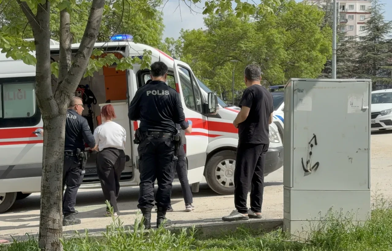 Parkta "erkek arkadaş" kavgası: 14 yaşındaki kız çocuğu dehşet saçtı