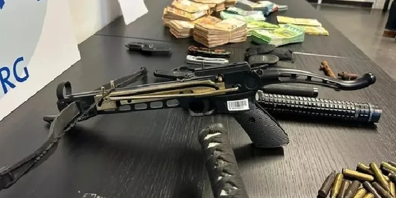 Şahinler çetesine Avrupa'da dev operasyon! Darp seansları, samuray kılıcı, onlarca silah: Polisler bile şoke oldu