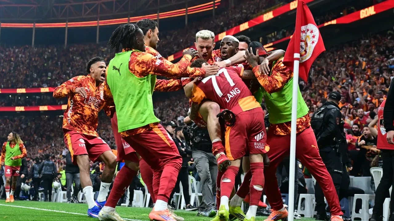 Siyasilerden Galatasaray'a tebrik mesajları