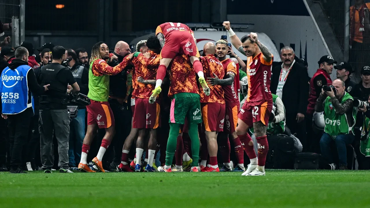 Siyasilerden Galatasaray'a tebrik mesajları